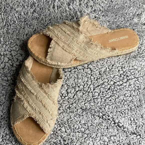 Minnetonka 10 Pepper Slide Sandals - Picture 12 of 12